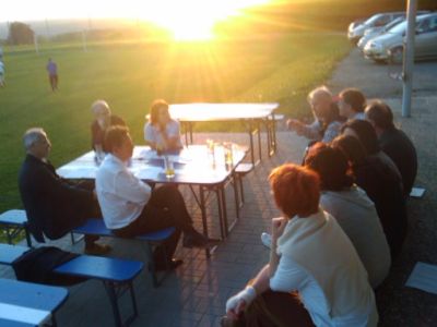 Ortsdurchgang und Diskussion in Mindersbach.