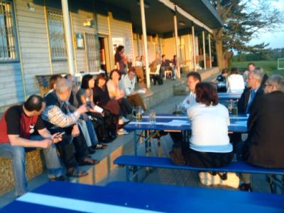 Ortsdurchgang und Diskussion in Mindersbach.